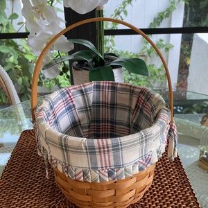 Longaberger Vintage Woven Basket w Handle and liner